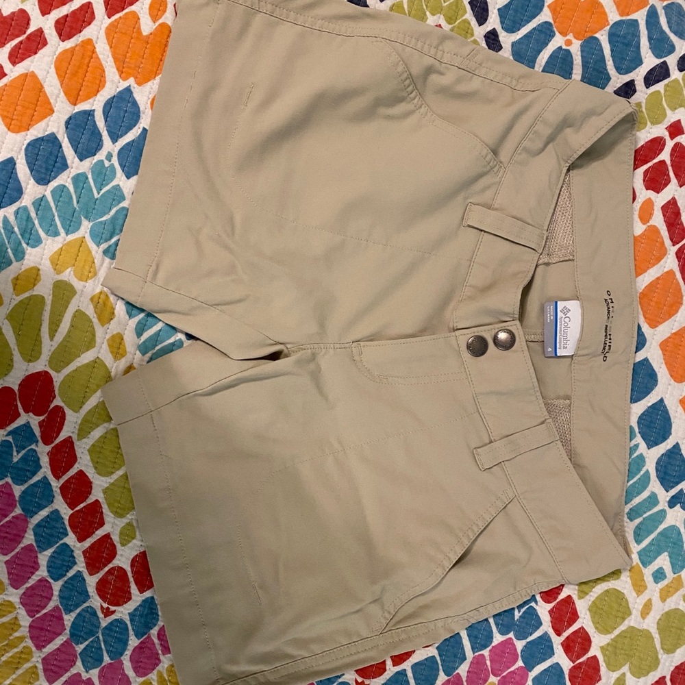 Khaki Columbia hiking shorts